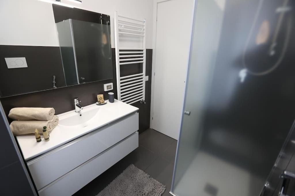 Casa Magenta Apartment 2 Валеджо-суль-Мінчо Екстер'єр фото